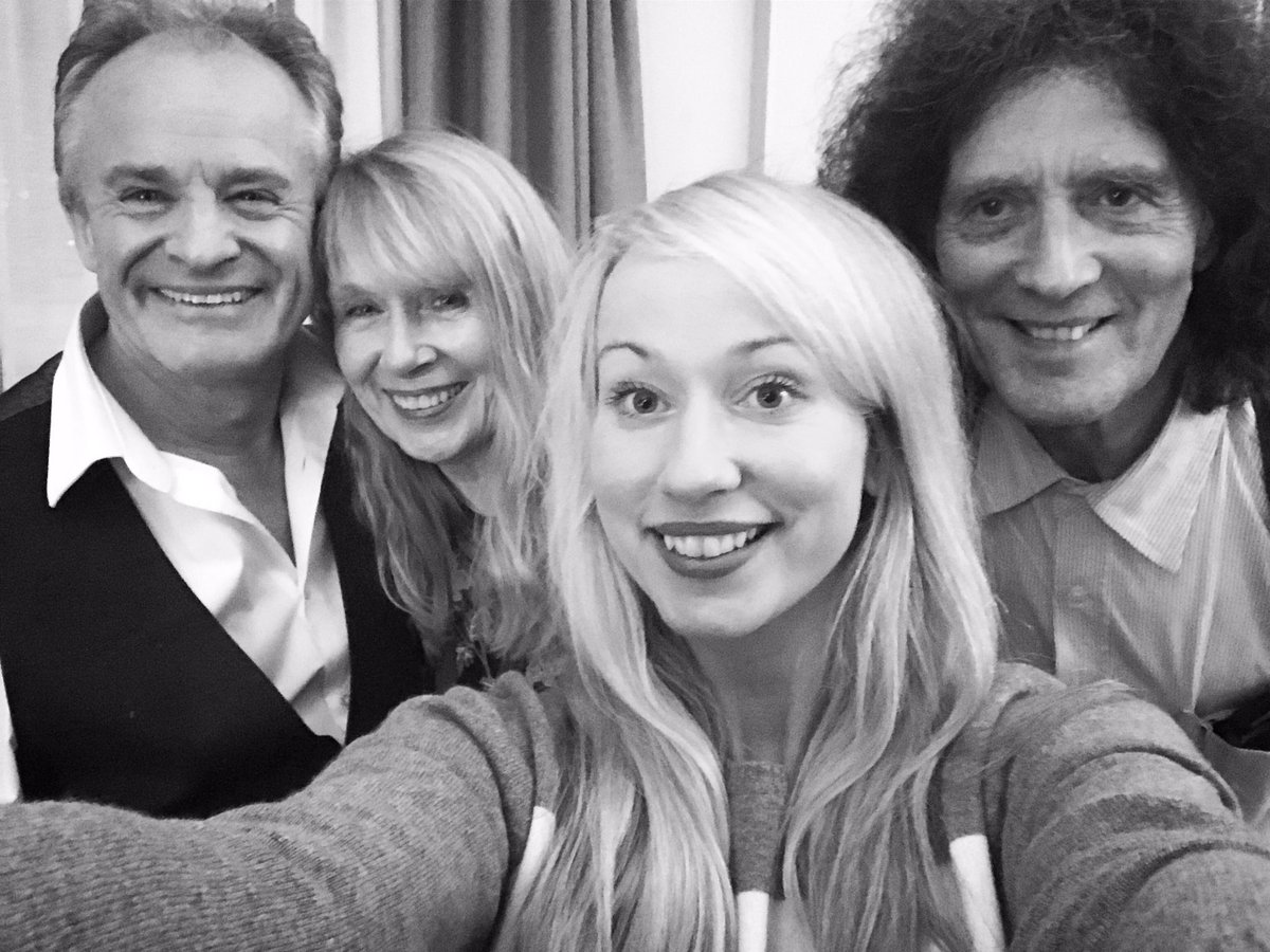 Celebrating the end of my 50th anniversary tour with family, good friends \u0026  a nice glass of red wine! @BobbyDavro1 #50yearsofmusic, image size:1200x900