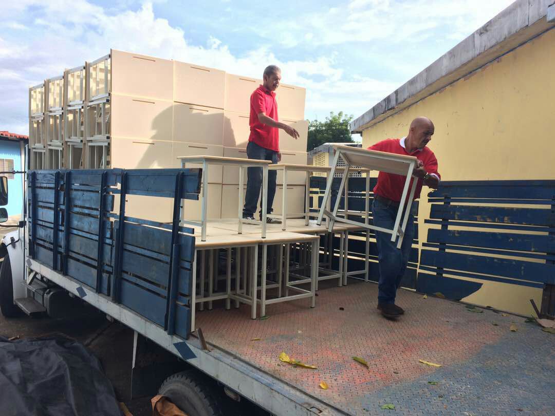 mineducacion_ve's tweet photo. #Guárico Plan Una Gota de Amor llegó al Grupo Escolar José Félix Ribas con dotación de equipos tecnológicos para su CBIT #SomosVenezuela https://t.co/6rVPf1w0pf