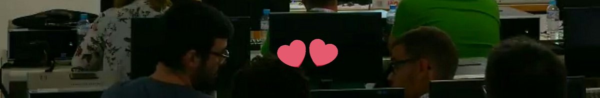 ilozano2's tweet photo. @PyConES Gracias!! Por cierto, es cosa mía o los 2 de atrás se han metido mano en algún momento del vídeo? https://t.co/5Trq6tzlcc