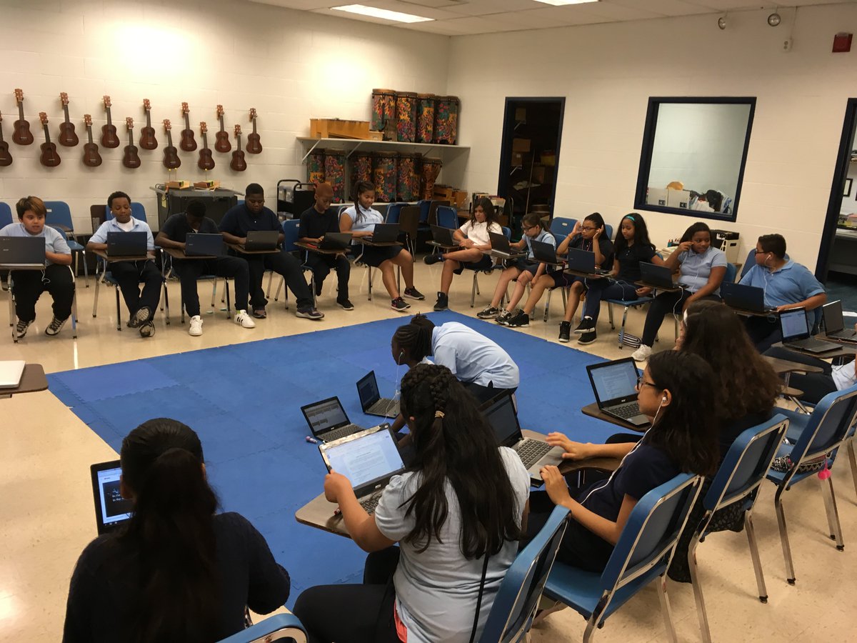 MsKellyMusic's tweet image. 6th Graders creating the Soundtrack of their lives. #musicalidentity #musicislife #6thgradeplaylist