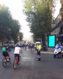 Hemos disfrutado de un recorrido en bici por Madrid en el día europeo sin coches.