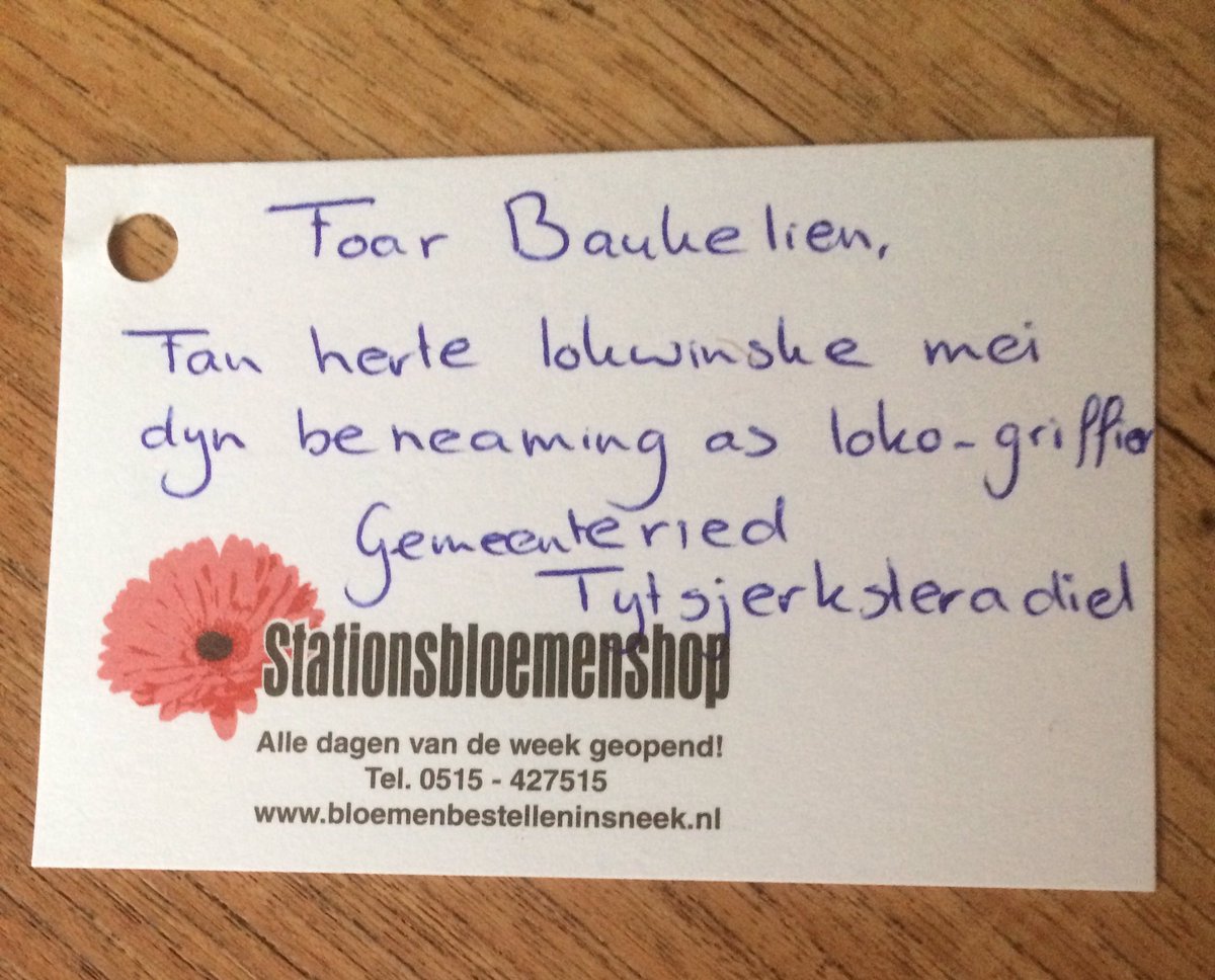 BaukelienK's tweet photo. Bedankt voor de mooie bloemen @raad_tdiel (en de benoeming uiteraard 😀👍🏻). https://t.co/EAEpOqxIUD