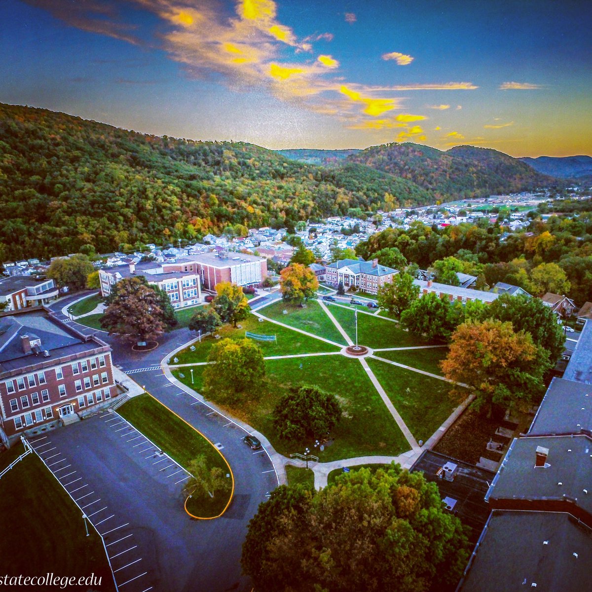 WVNYGIANTSFAN's tweet photo. Found this awesome picture on-line of my college #PotomacState.  This is one of the stops on my daughters college tour list.  Can't wait! https://t.co/uEhbW01JXT