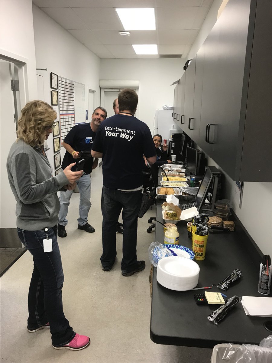 Superior launch day lunch courtesy of Dickey’s! And they’re leading the way with 3 DTV! #LifeAtATT #NP4TheWin