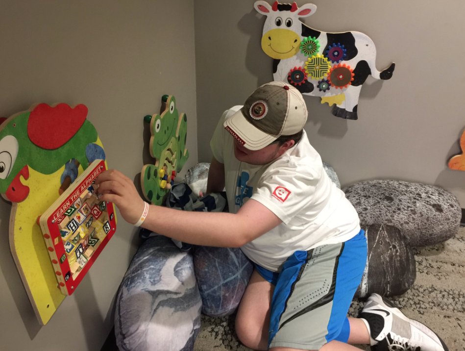 AFLocations's tweet photo. Stop by the Family Den when you visit @TulsaZoo! The Quiet Space is #autismfriendly & great place to take a break during your visit! #imaok https://t.co/IKlUqY3Zqv