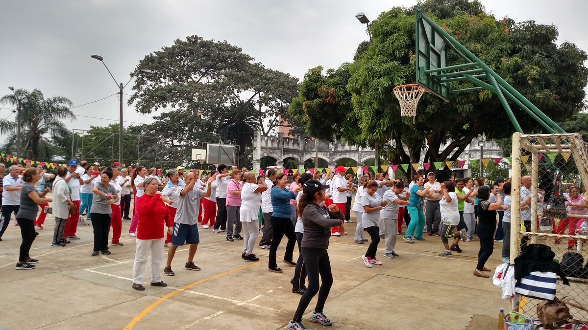 franciamolina_'s tweet photo. Todos disfrutando de los juegos deportivos para el adulto mayor comuna 10 @INDERMEDELLIN @GiovannyARuiz @clauossa https://t.co/snOvmpOtBs
