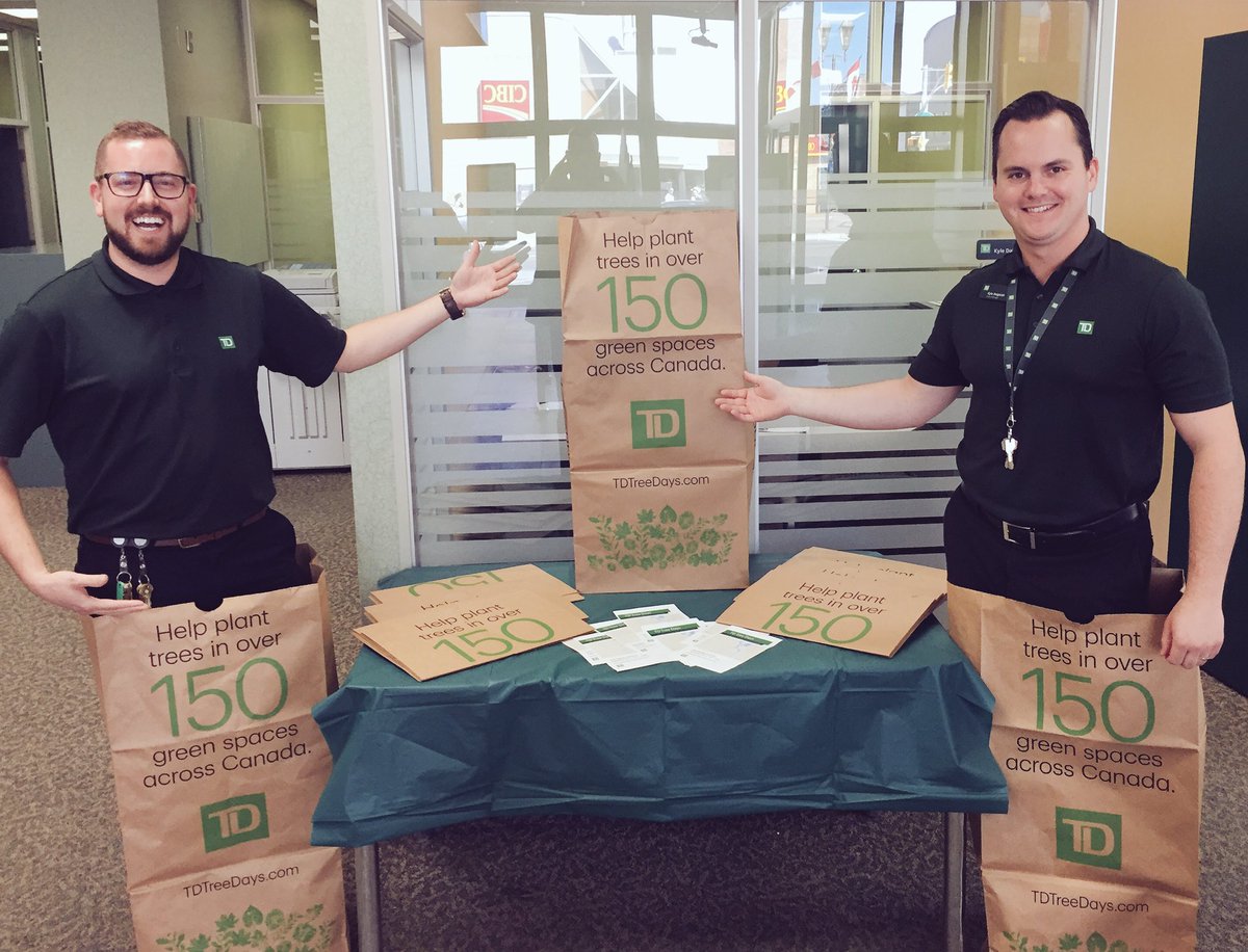 Your local Lindsay TD showcasing our #TDTreeDays - Join us Sept 23rd, 9-12 @SpringdaleGardens  <a href="/Angela_Coraci/">Angela Coraci</a> @PeterTaylor_TD <a href="/MichelleW_TD/">Michelle Wilson</a>