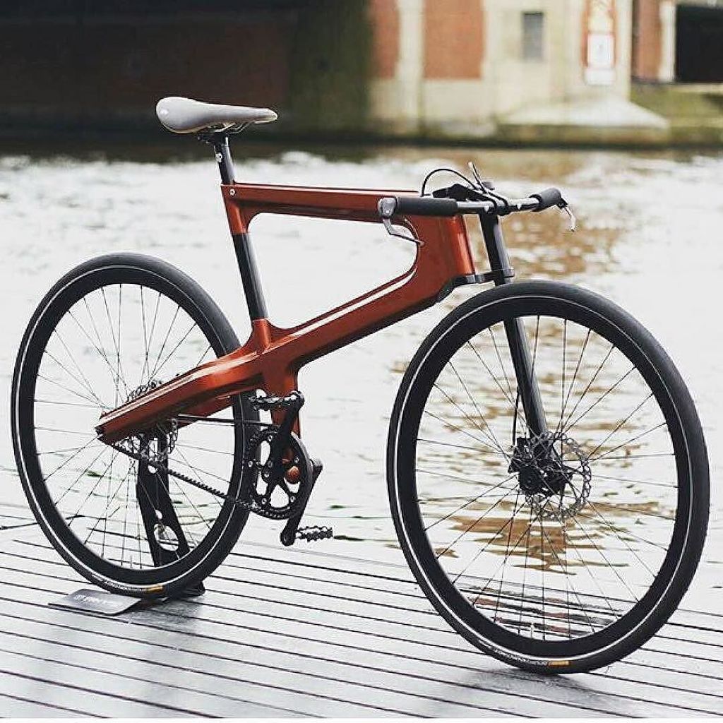 BrightCycling's tweet photo. A futuristic bike by @Mokumonocycles
. 
#futurebike #trackbike #castelli #oakley #cinelli #mavic #irideenve #canyo… https://t.co/dfAtTrFPkP https://t.co/evab7rxUP0