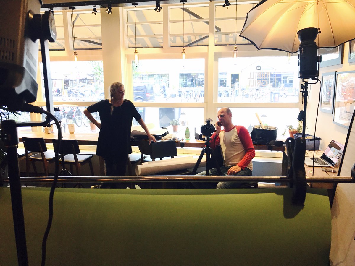 Druk bezig met ons nieuwe menukaart. Yum!