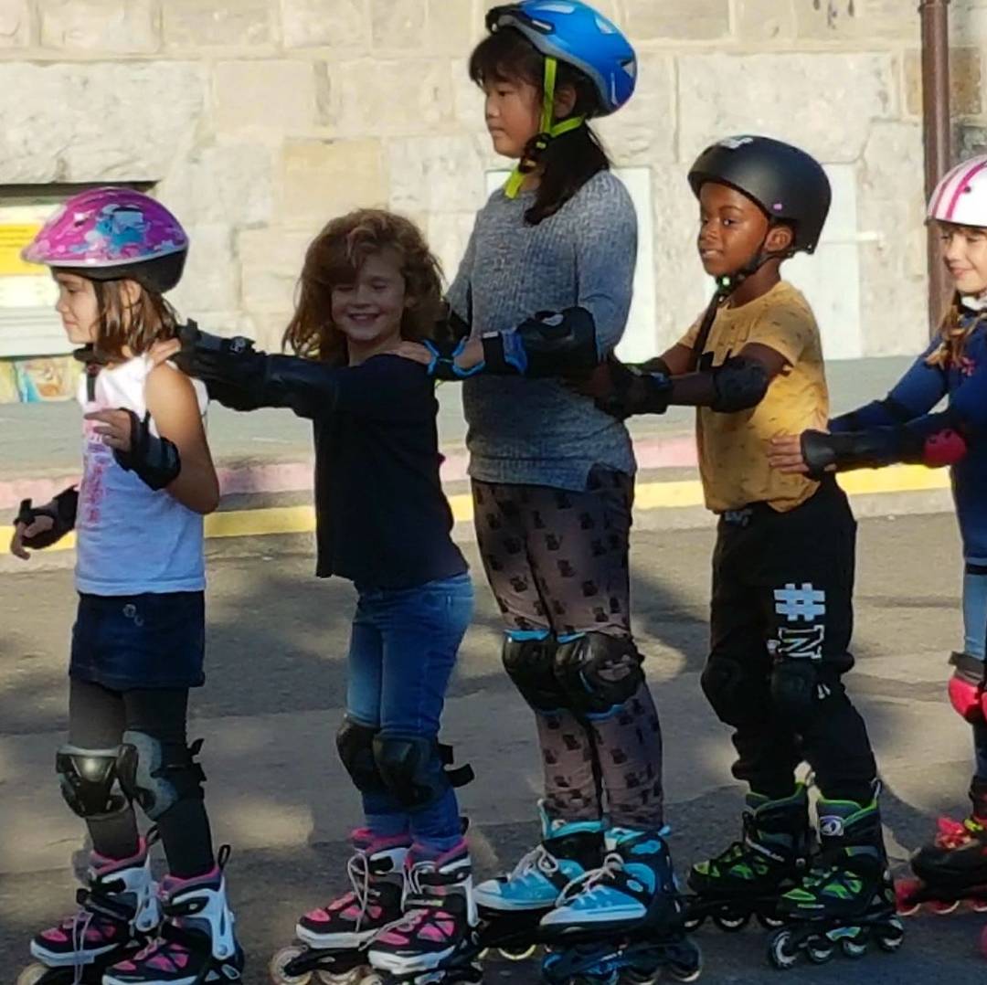 natanfreeskate's tweet photo. Sharing my knowledge with kidsπ
#kidsonskates #rollerschool #twincambearings #atomwheels #ilq9probearings #prilly https://t.co/eRN62NEFet
