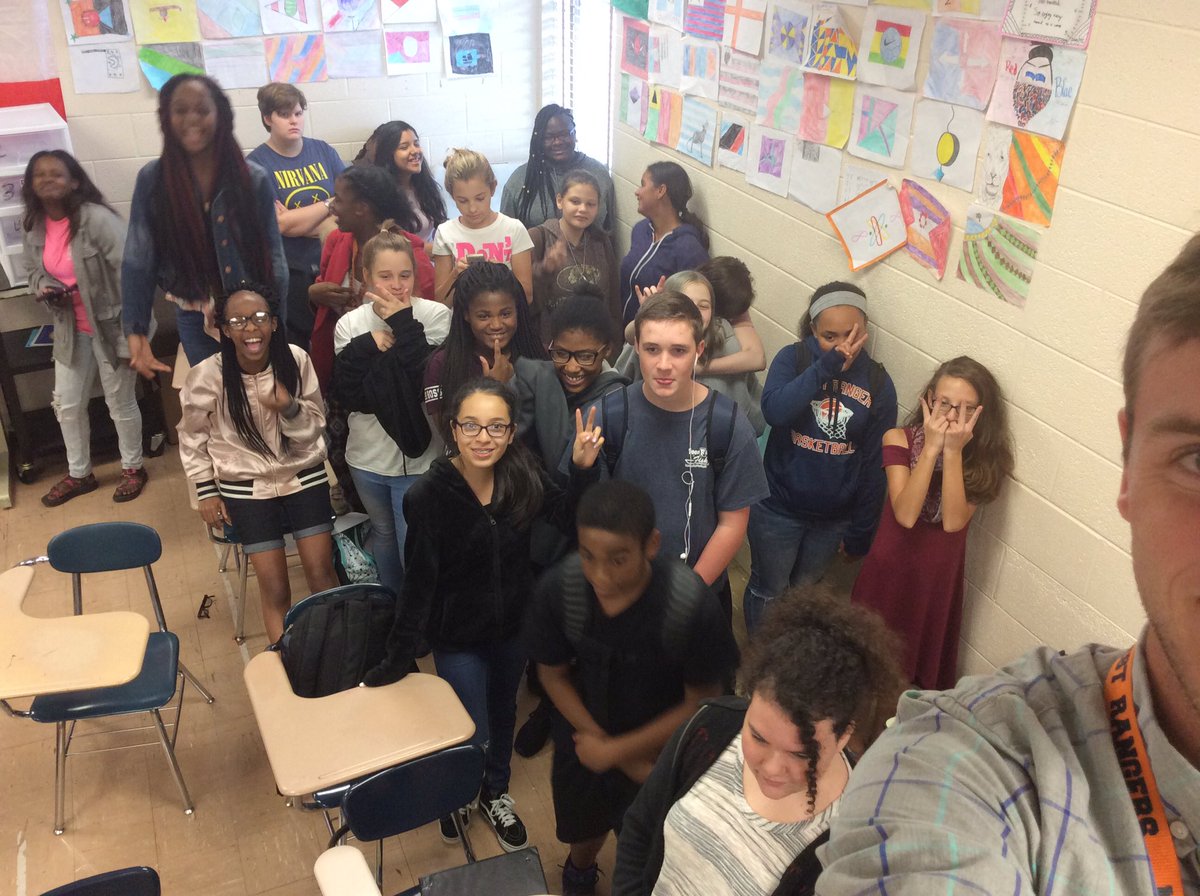 Block4Scheyder's tweet photo. Photo Op With The Class #NMSRangerPride #school2017 #SchoolImprovement #8thGrade ~AH https://t.co/JfsYN4Kvr7