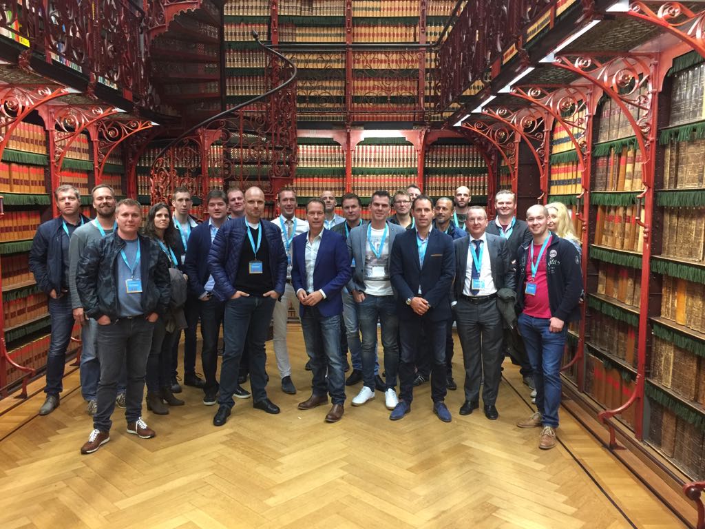 NOAAfbouw's tweet photo. Slimme managers temidden van zoveel boekenkennis in de Tweede Kamer #ledenactiviteit #jongmanagement https://t.co/lbXX2v1TTL