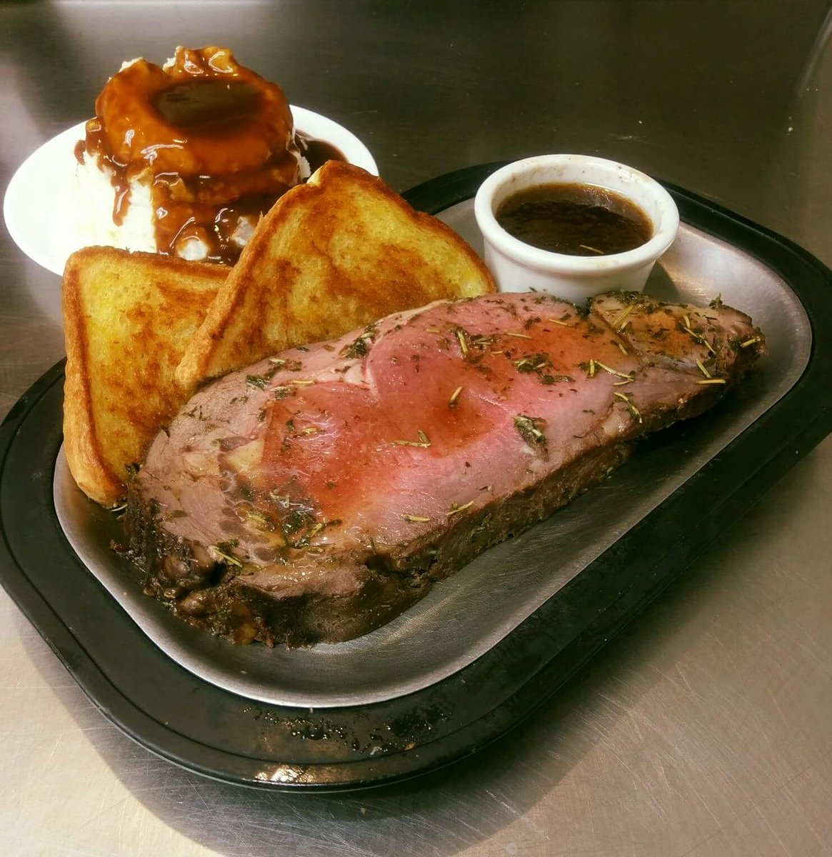 CrackdPotSF's tweet image. Going to Garth Brooks? Stop in and get yourself an 11oz Prime Rib! For only $12.99! Served with Soup &amp;amp; Salad Bar!