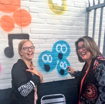Gezellige boel bij <a href="/jcdeHype/">de Hype</a> <a href="/NieuwVennep/">NieuwVennep</a> waar n graffitti kunstwerk is gemaakt &amp; n heerlijke BBQ! Top geregeld @Burendag17 door @maatvast!