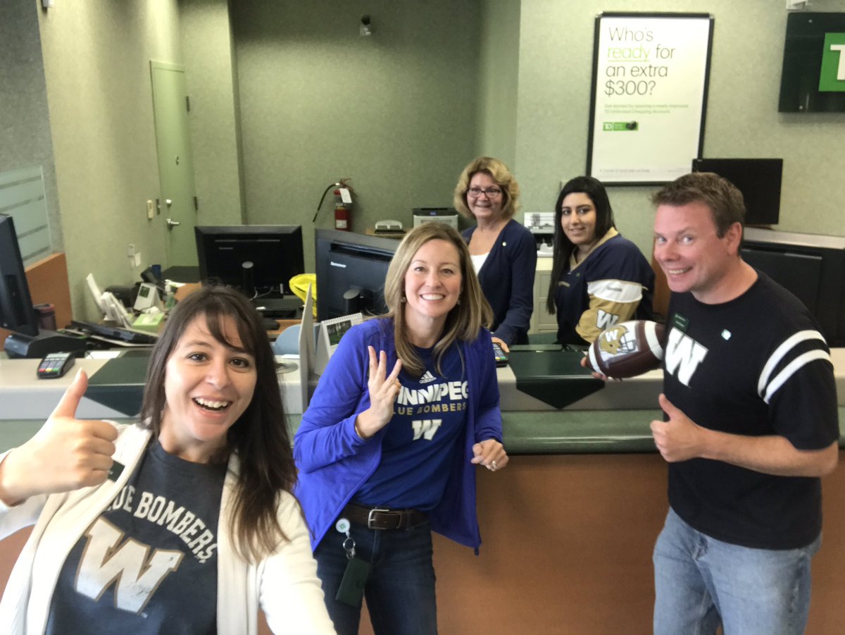 MandyKwasnica's tweet photo. #TDParkwest is ready to cheer on our #Bombers #ForTheW @SHong_TD @ka_rinclark @robertghazal_TD https://t.co/SSzKBPyC3U