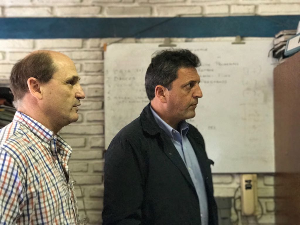 Finalizamos #1Día en Las Flores visitando la fábrica de camisas "Contex" y charlando con sus trabajadores.