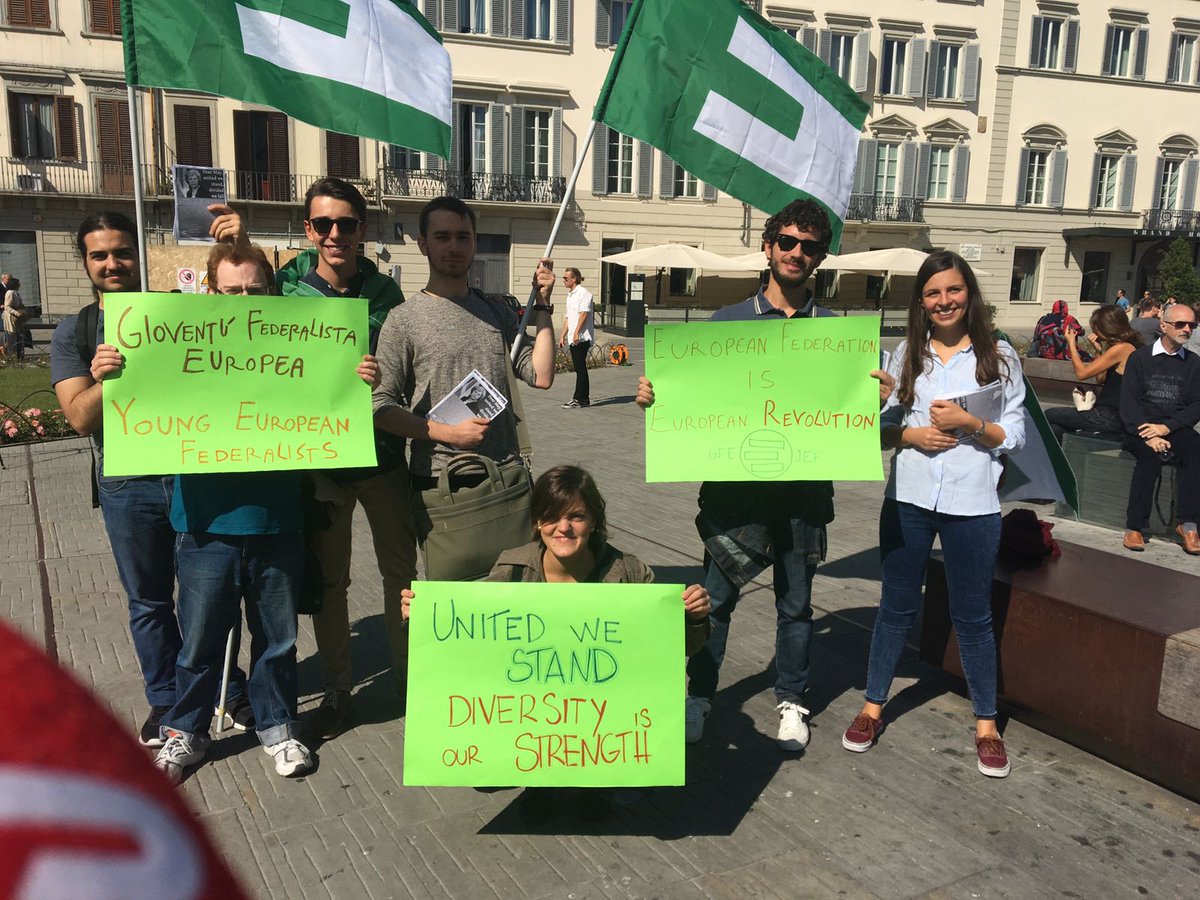 MfeGfePisa's tweet photo. Oggi la #GFEToscana è scesa in piazza per #solidarity ai #BritanniciInEuropa.

#brexitchaos
#SpinelliAvevaRagione https://t.co/MlQASoplKi