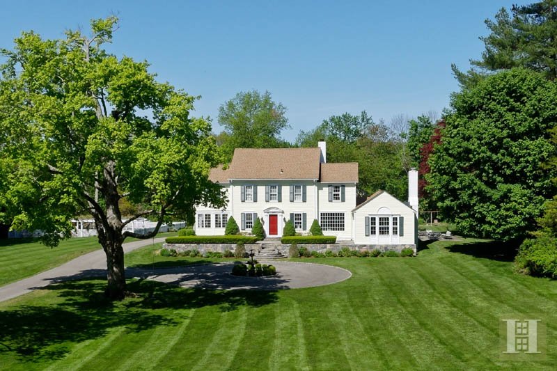 EileenHanford's tweet photo. #PublicOpenHouse at iconic #DarienCT home &amp; property. Magnificent estate on 4.5 acres w/ cabana, pool/spa. Sun 2-4p. https://t.co/qhrMusvaNA https://t.co/4vZ59Ie2SU