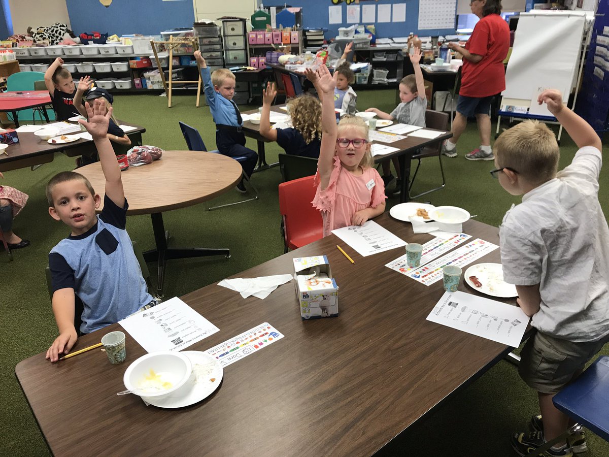 mooreteachercp's tweet photo. Apple taste test today! Yummy 😋 @CPElem #APPLESareDELICIOUS https://t.co/xZG1f0rt0x