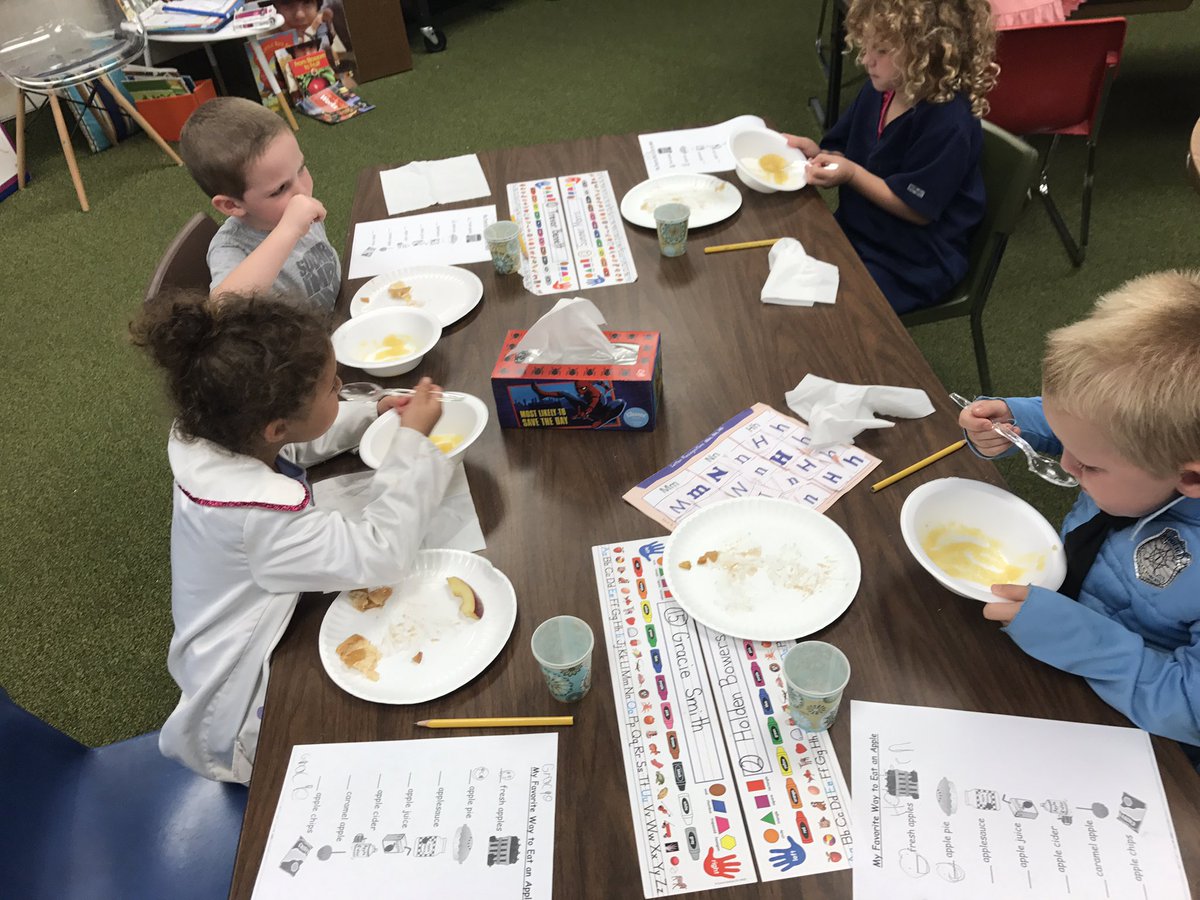 mooreteachercp's tweet photo. Apple taste test today! Yummy 😋 @CPElem #APPLESareDELICIOUS https://t.co/xZG1f0rt0x