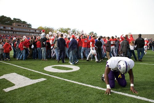 TheGliadon's tweet photo. @Twins @UST_Football @SJUFootball @SJUJohnnies @TommieAthletics Hoping for Deja Vu x2 tomorrow. https://t.co/5g2lQzyE9Y