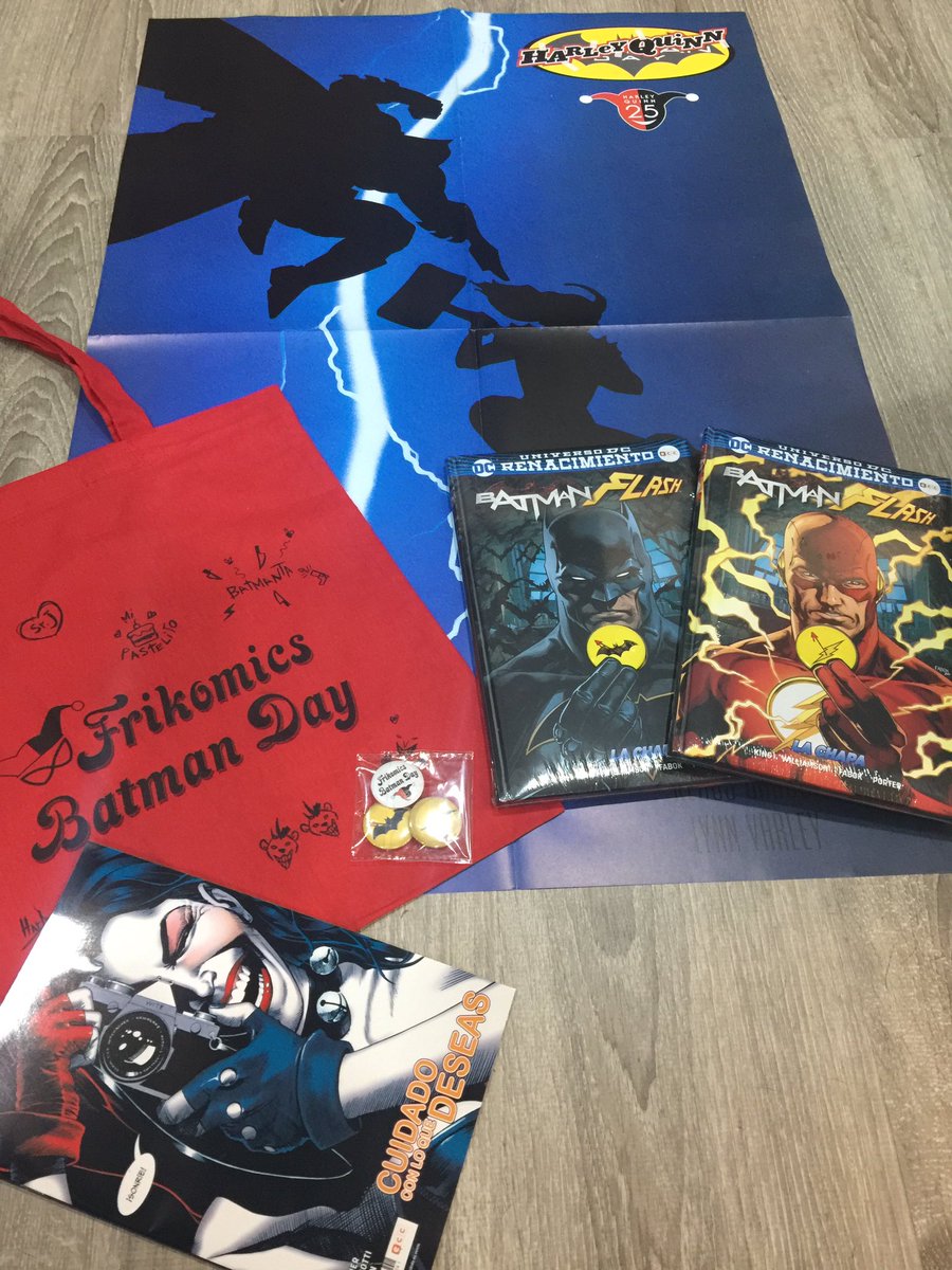 FRIKOMICS_LOGR's tweet image. Packs de regalos para el #BatmanDay2017. Poster y comic de Harley cortesía de @eccediciones. Bolsa y chapas regalo extra.