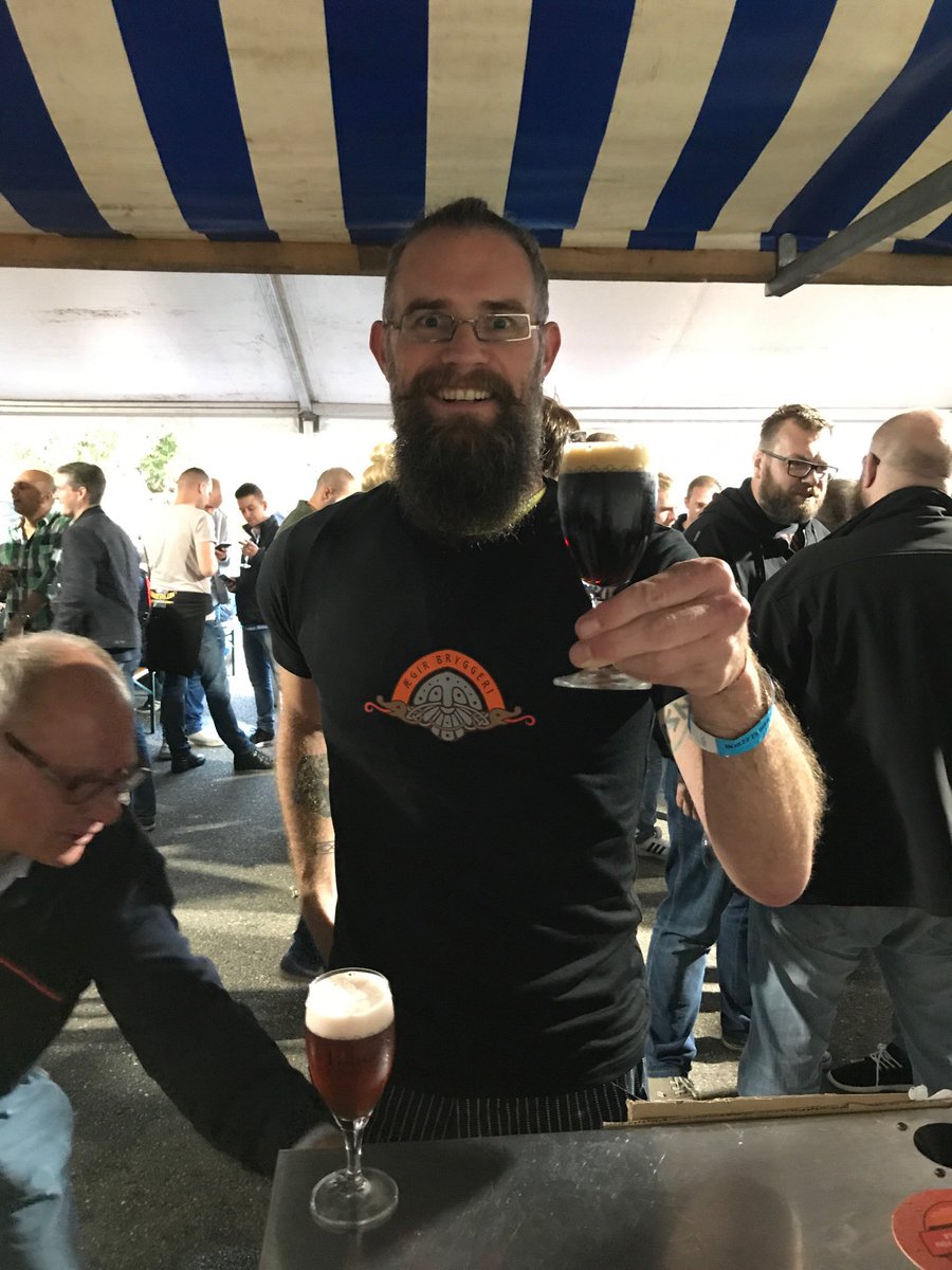 aegirbryggeri's tweet photo. This guy bought a t-shirt before ever tasting our beers! That's the kind of trust we like ππ @molenbier #borefts #boreftsbeerfestival https://t.co/SO5gUZknR2