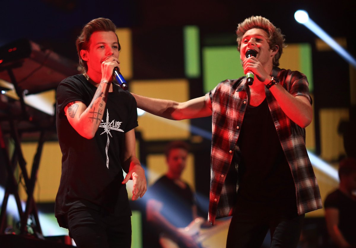 iHeartRadio's tweet photo. Want this moment to get recreated at #iHeartFestival? RT to vote yes. https://t.co/ntmQsxjAiD