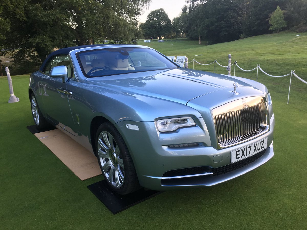 A new Rolls Royce Dawn posing on the putting green!!! Come to see it on Sunday. #warrenclassic