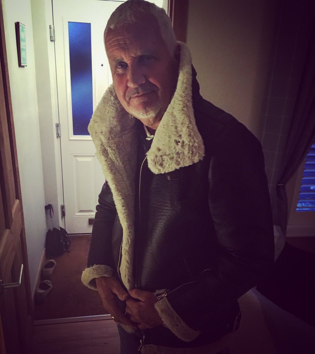 loulondondesign's tweet image. When your dad puts your jacket on and rocks it too #bluesteel #flyingjacket #poser #TomHardly 😂😂