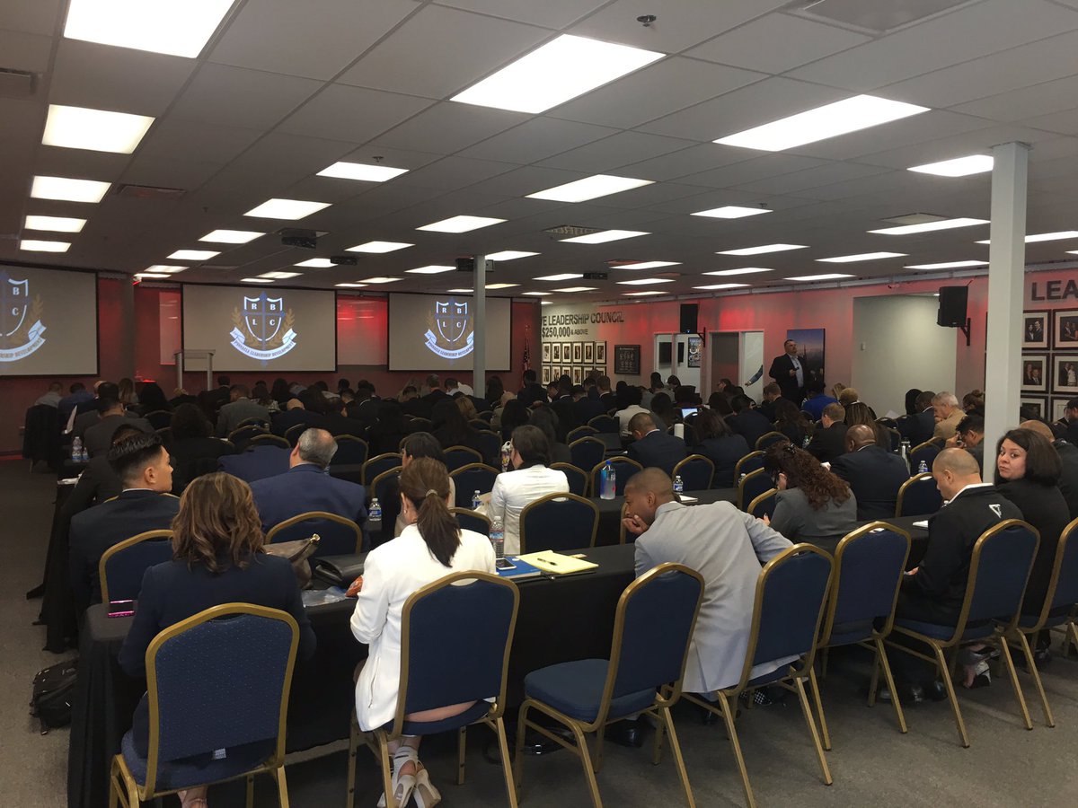 MarioBayonaP's tweet photo. Team Pinnacle fired up for the @TonyRobbins event !All of us logged on  @therealwfg conference! #MaxOut @EdMylett #wfgbreakthrough2017 https://t.co/nZbX6TeIC8