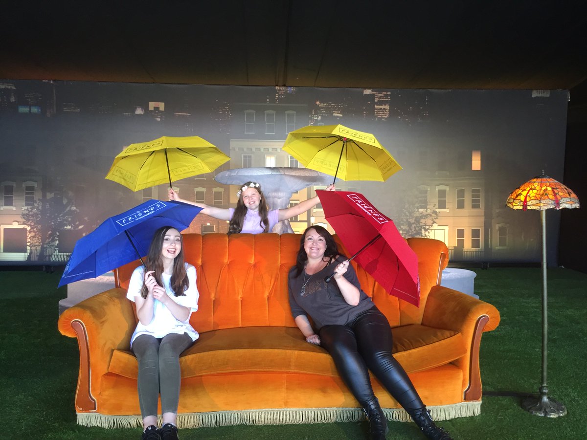 KellyMck1015's tweet photo. Totally awesome time at  #FriendsFest today with my girls!
We had an absolute blast 😍 https://t.co/snXMmviZ12