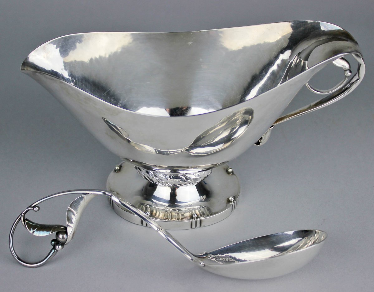 PotomackCompany's tweet photo. Add some polish to your collection! 
Upcoming #PotomackAuction lots include #jewelry &amp; #silver on 9/23 and 9/26 - https://t.co/2JaGAYe7Pa https://t.co/dkanXSfIxj
