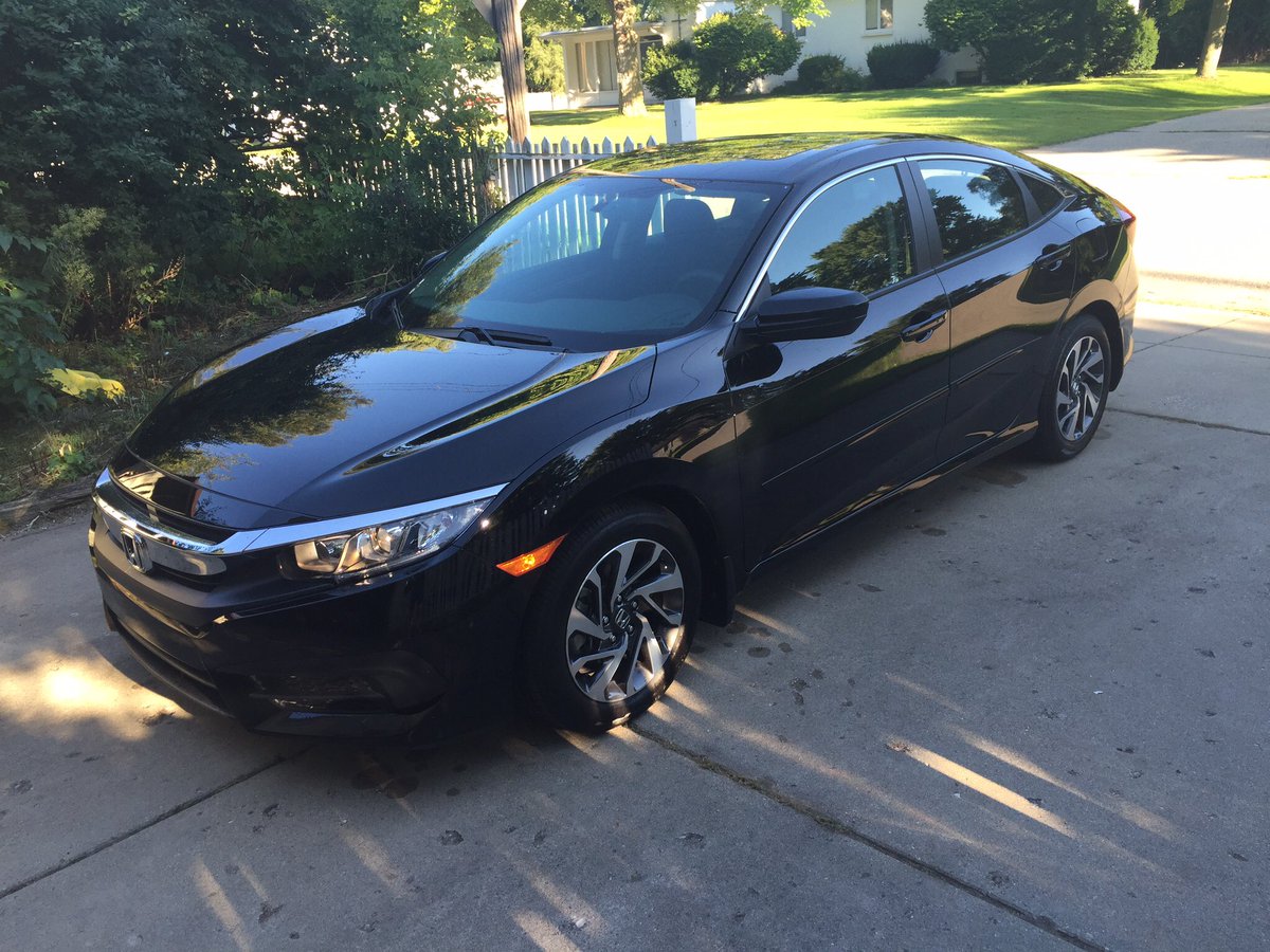 DougOfBorg's tweet image. One year in and still loving my 2016 #hondacivc . @Honda engineers, thanks for a fun-to-drive nicely featured car that doesn’t kill wallets.
