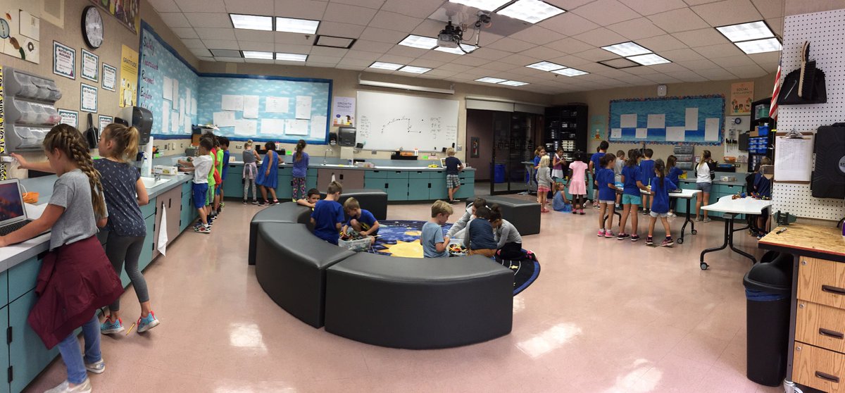 NealTaunt's tweet image. SSF open STREAM lab lunch bunch! M,W&amp;amp;F.  Ss choice tinkering and robotics as alternative to playground games.  #sbsdedu #sbsdssf #sbsdstream