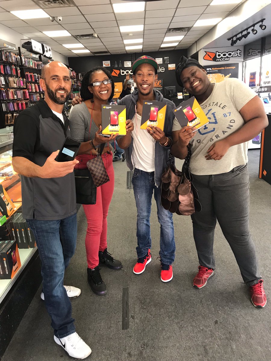 bCityWireless's tweet photo. The Brick City/Boost Family just became 4 members larger. One X-Power + 3 FREE Moto E4s. Unlimited Family 4Life! @alexhyperlink @vfiori56 https://t.co/XJrA6x1WqB
