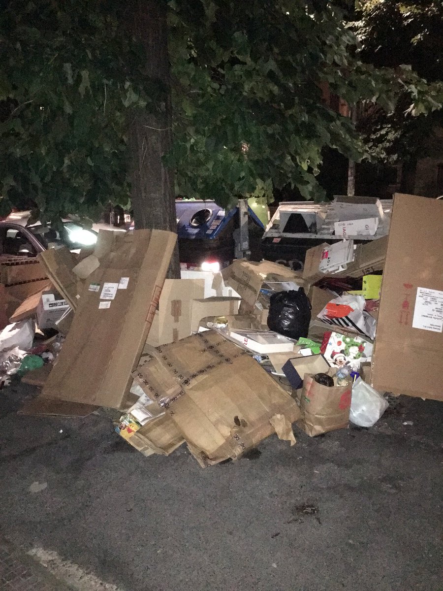 alecos1967's tweet photo. @romafaschifo ,@virginiaraggi , @Fiorello, #roma, via medaglie d’oro, mi vergogno della mia città, e voi ??? https://t.co/2S2GAtdDXw