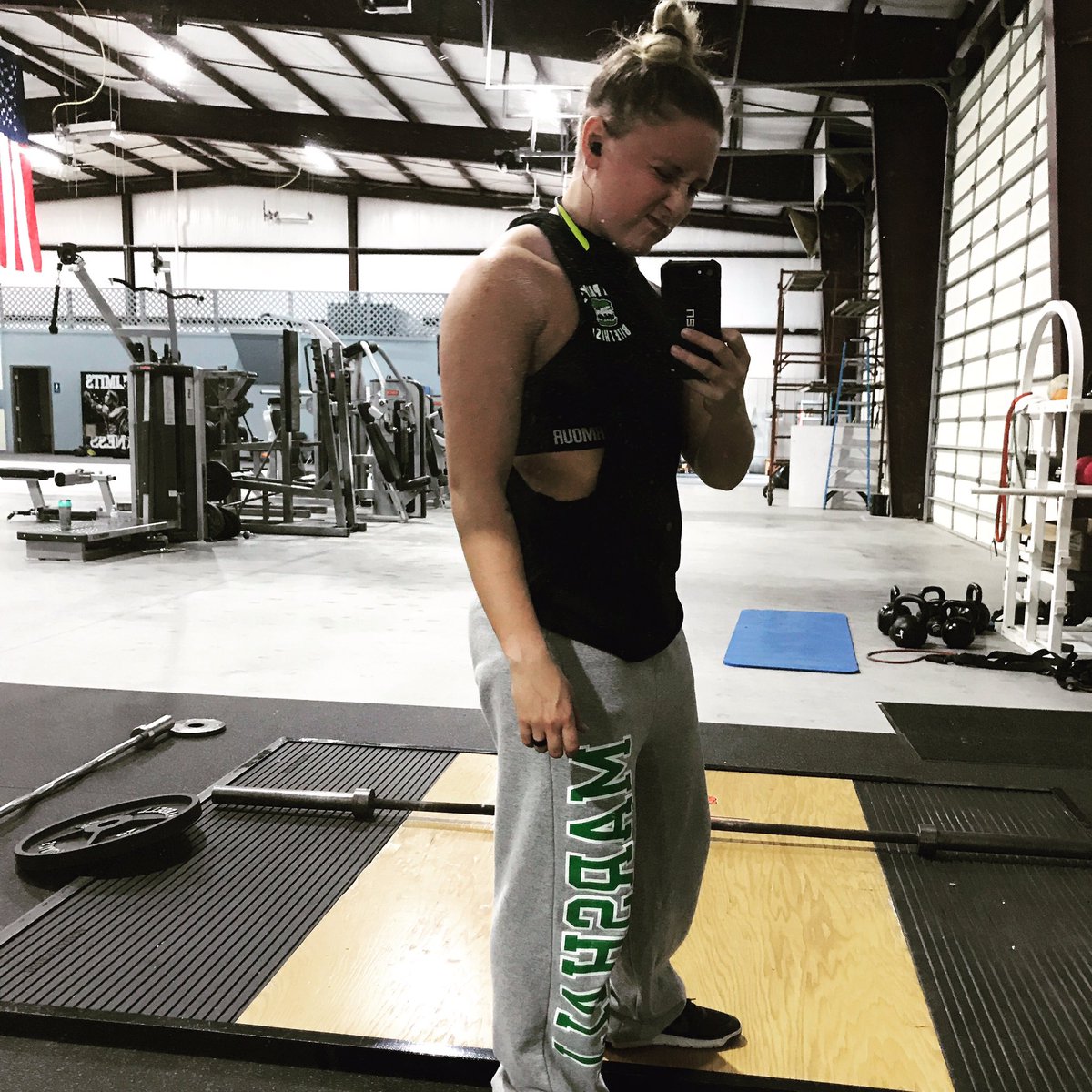 emmydawn26's tweet photo. Puffed out on this back/core day. #fitness #noflexneeded #nolimits #blackstonelab #dustv2 @BlackstoneLabs https://t.co/L0UNGVRRT7