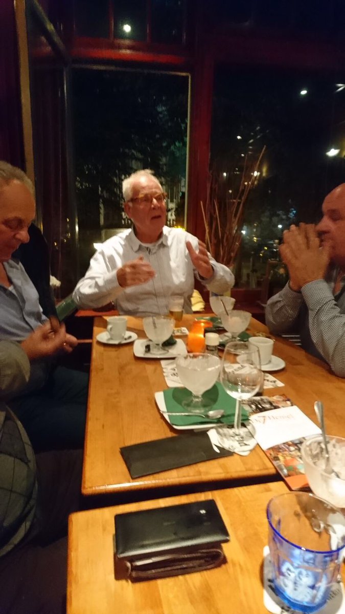 Senaatsreis op lokasie in Deventer: Nao good gemiecheltnte hebbe vôlleg oéteraard 'nne peptalk van ôzze praeses.