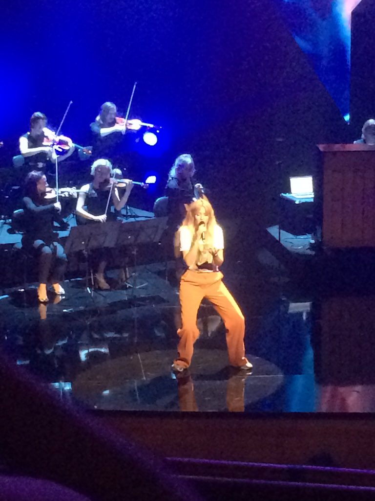 Soleima har taget strygerne med, og det er lige så lækkert som at høre hendes stemme!