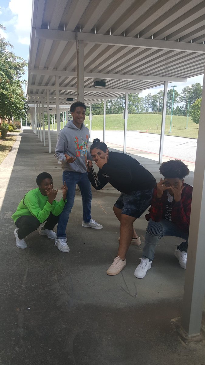 MsSchmidtMath's tweet image. It's a beautiful day to practice angle relationships outside. Thanks for the  chalk @HeddenTori! #iteachmath #classoutside #teach180