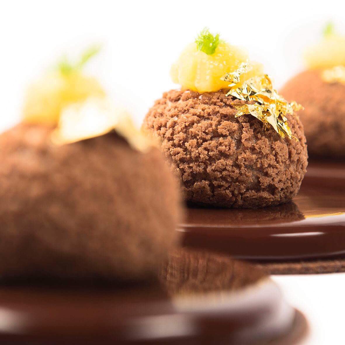 Choux de coco piña jengibre chocolate #chocolate #academy #ponthier @ponthier_officiel <a href="/aa/">Andrew Anker</a>.pastisseria Muchas gracias  <a href="/beaschulze/">bea schulze</a> ☺️😉