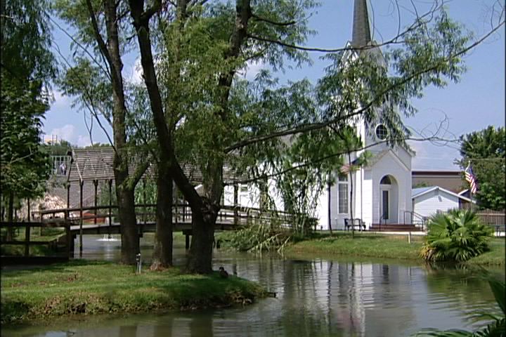 JeffersonLAFun's tweet photo. Gorgeous St. Mary's Chapel in Heritage Park! Click to learn more about Kenner's historic Rivertown! #VisitKenner https://t.co/gc8DGwEsk9 https://t.co/Zzw5FhEBKQ