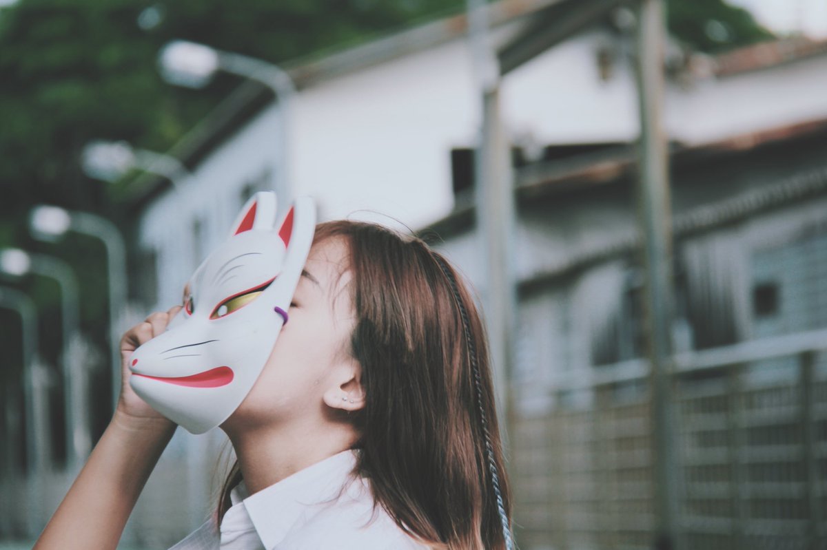 シロブルー tweet media