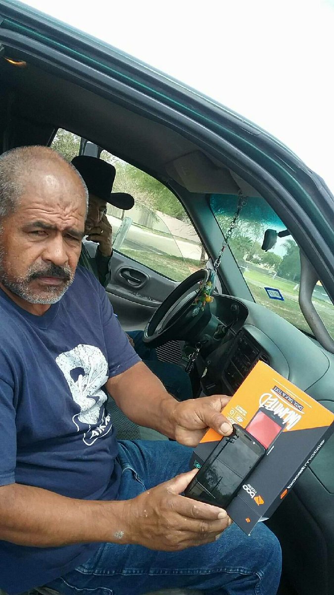 Roberto Ruiz (@rr_marceco) on Twitter photo Paco of K&P Wireless/Hwy 77 #marcecoownsthemile #fallflipevent AALine w/Moto E4 <a href="/MichelleFikesOK/">📣Michelle Fikes📣</a> <a href="/MW_Marceco/">Maureen</a> <a href="/ChrisVasquez110/">CHRISTOPHER VASQUEZ</a> <a href="/Mario_Boost/">Mario Villarreal</a> Paco of K&P Wireless/Hwy 77 #marcecoownsthemile #fallflipevent AALine w/Moto E4 <a href="/MichelleFikesOK/">📣Michelle Fikes📣</a> <a href="/MW_Marceco/">Maureen</a> <a href="/ChrisVasquez110/">CHRISTOPHER VASQUEZ</a> <a href="/Mario_Boost/">Mario Villarreal</a>