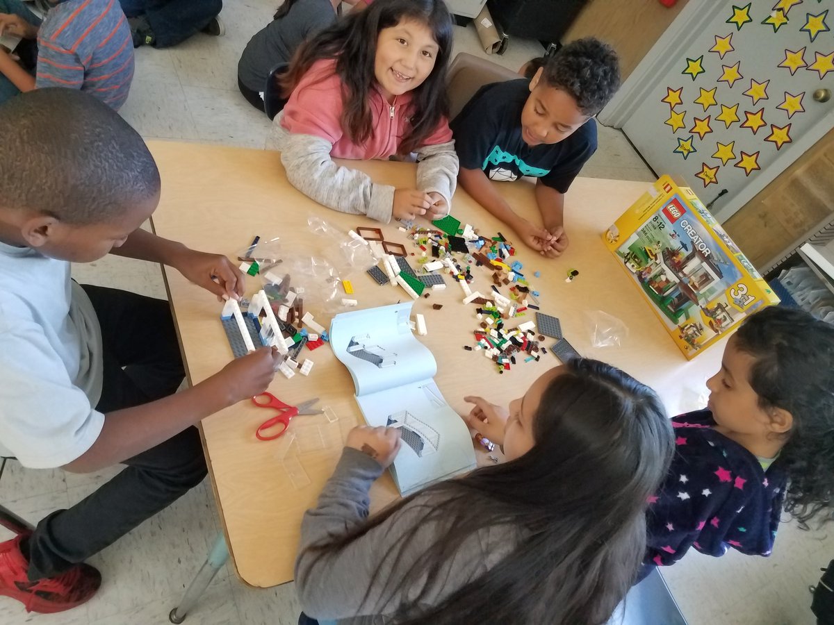 atw5thfv's tweet photo. Building with our lego set we won for attendance! https://t.co/ZfPivvIUMN