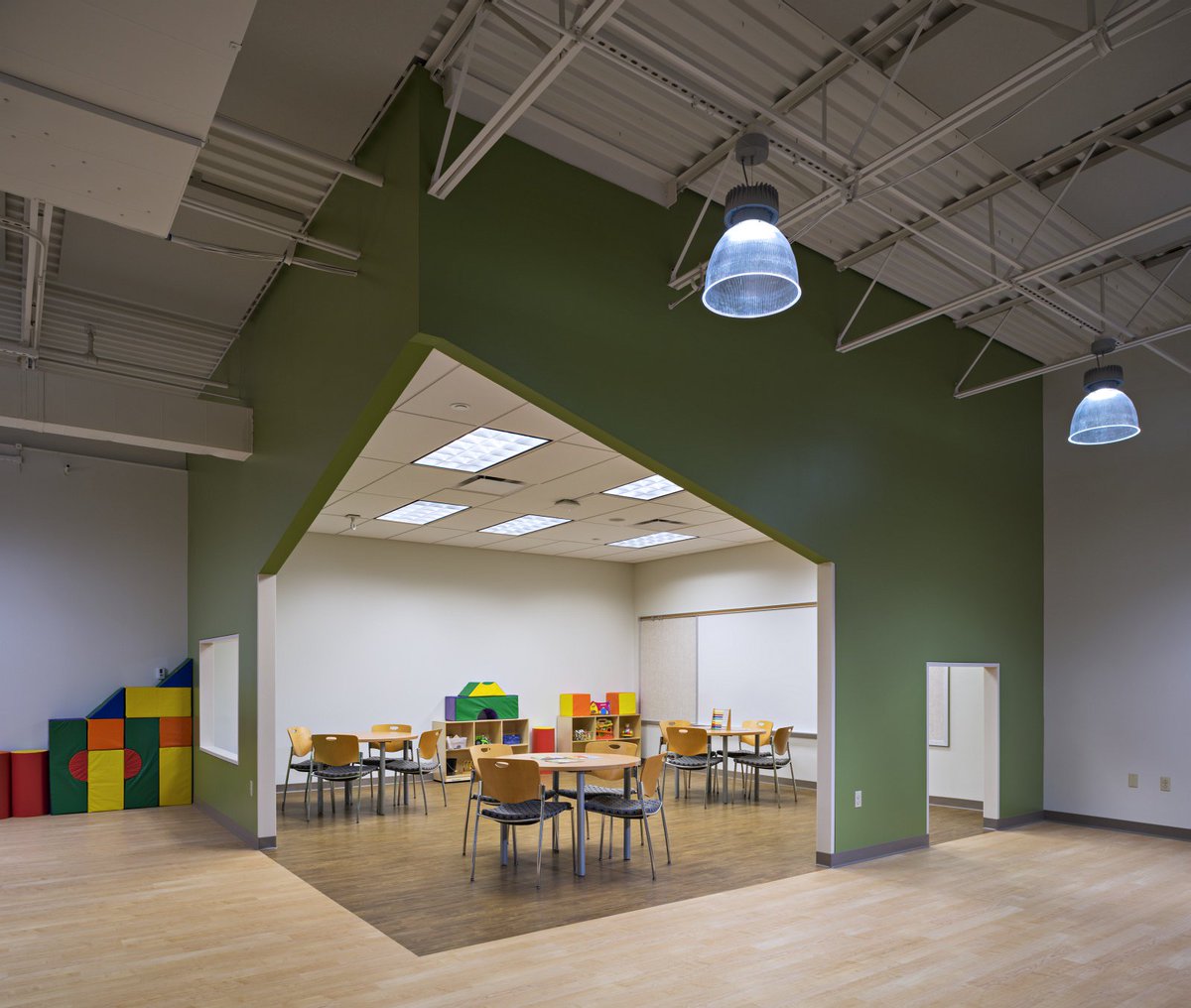 ICSConstruction's tweet image. ICS recently completed this @Ittner1899 designed early childhood center for @FZSchools. Great new creative spaces for 800 3-5 year olds!