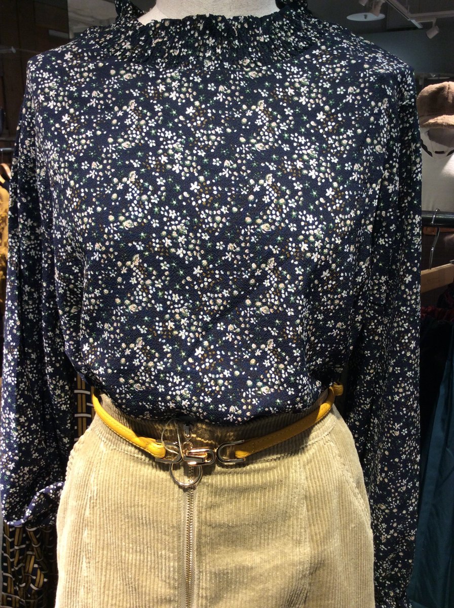 レイカズン札幌パセオ店 Twitterren おはようございます なんと 人気の花柄ブラウスが再入荷しました 選べる4色 ブラック ネイビー グリーン キナリ シャーリングハイネック小花柄ブラウス 3 900 Tax Raycassin レイカズン レイカズン札幌 レイカズン札幌パセオ店 Twitterren おはようございます なんと 人気の花柄ブラウスが再入荷しました 選べる4色 ブラック ネイビー グリーン キナリ シャーリングハイネック小花柄ブラウス 3 900 Tax Raycassin レイカズン レイカズン札幌