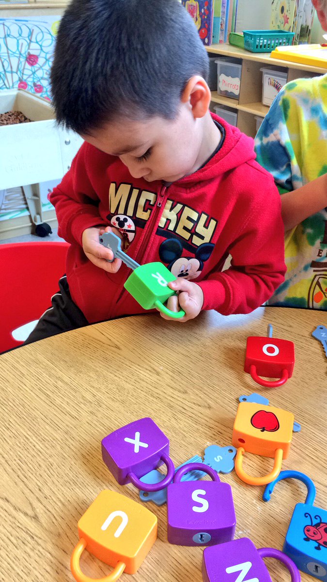 BilalsPreKClass's tweet image. Introducing new materials is so exciting! 🎉 Alpha-locks for the win! 🔠🔐🔡 #alphabetknowledge #learnasweplay #prekrocks @APSGardenHills