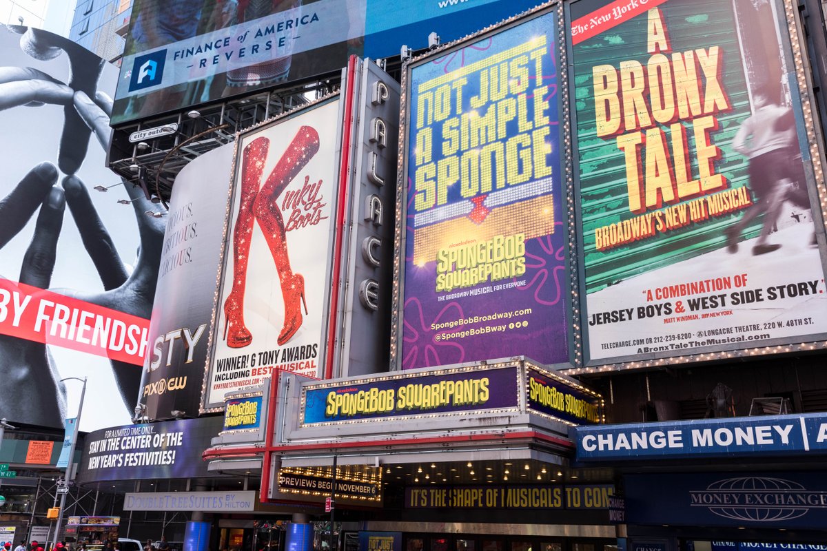 broadwaycom's tweet photo. .@SpongeBobBway cast recording, featuring the Chicago company, hits earbuds! https://t.co/azba4R25Ym https://t.co/JzGUMRw6Ox